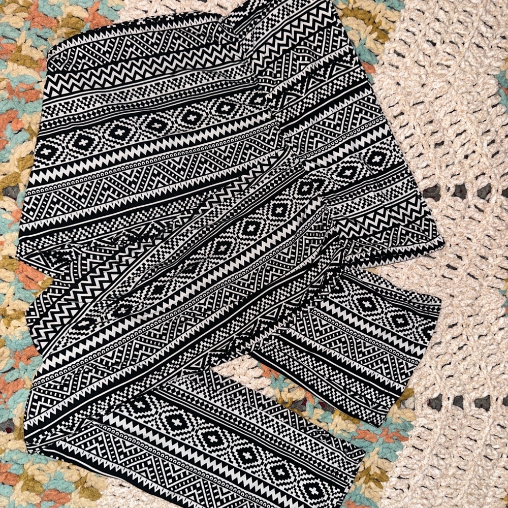 Bobbie Brooks Black and White Geometric Pants